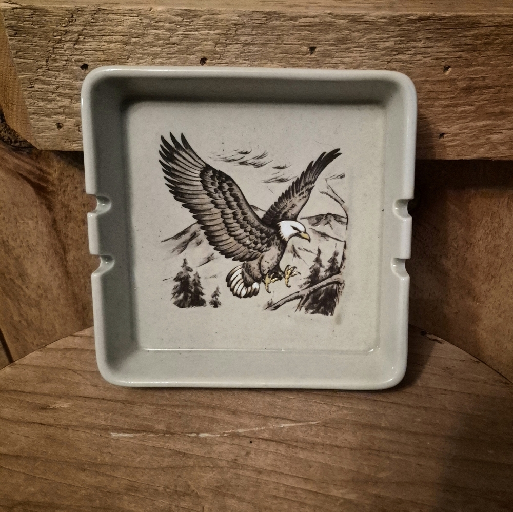 Americana Eagle Design Vintage Ceramic Ashtray Hand Crafted
